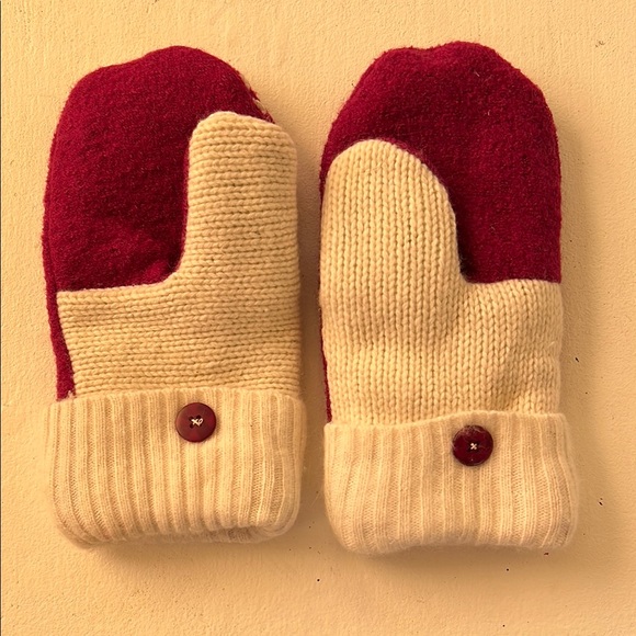 Handcrafted Red Mittens with Floral Embroidery - Picture 2 of 2